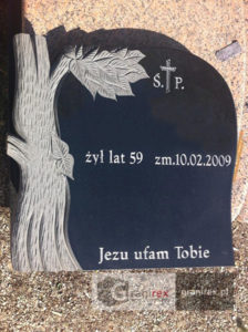 Tablica z rzeźbą 27