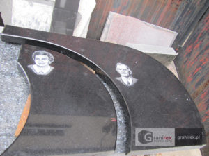 Tablica z rzeźbą 11